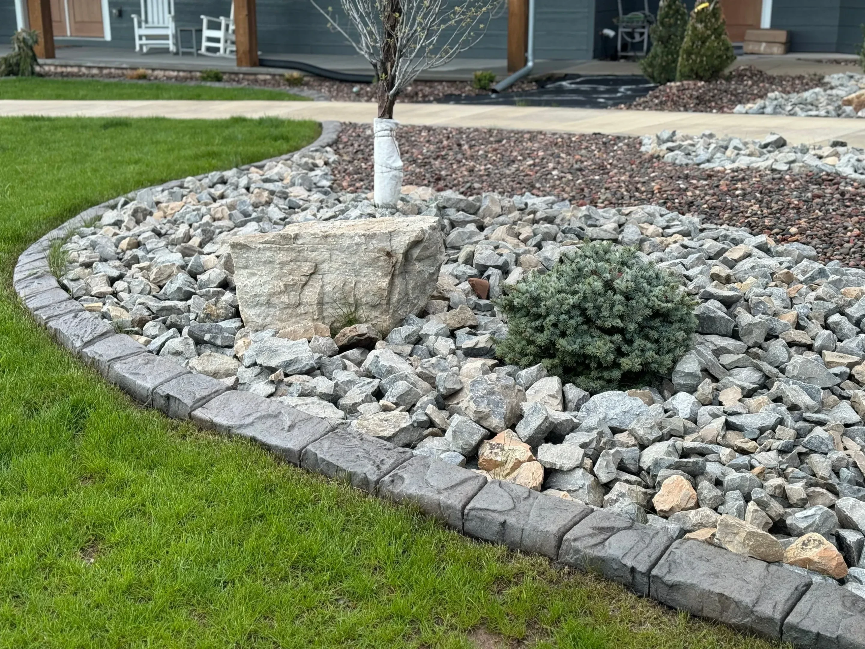 Decorative curbing around garden island